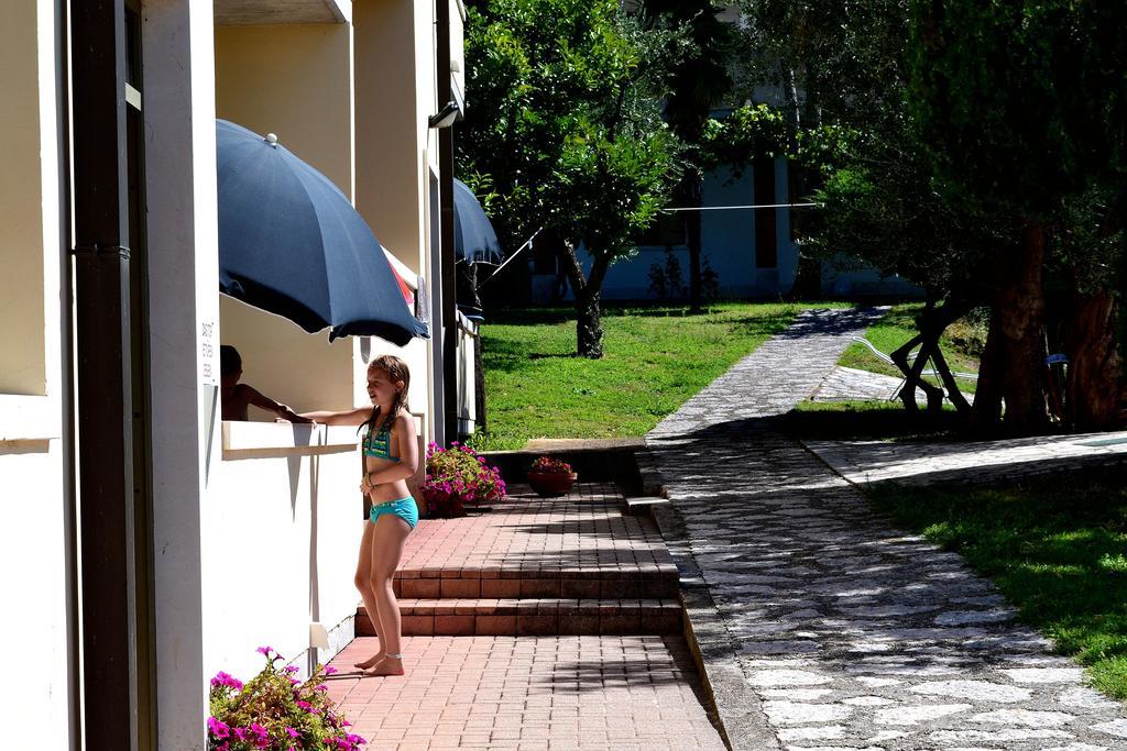 Aparthotel Residenza Benini Bardolino Esterno foto